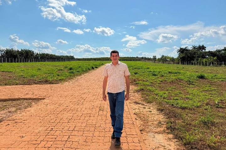Adalto de Bandeirantes cobra conclusão do cemitério de União Bandeirantes e pede urgência na liberação da obra