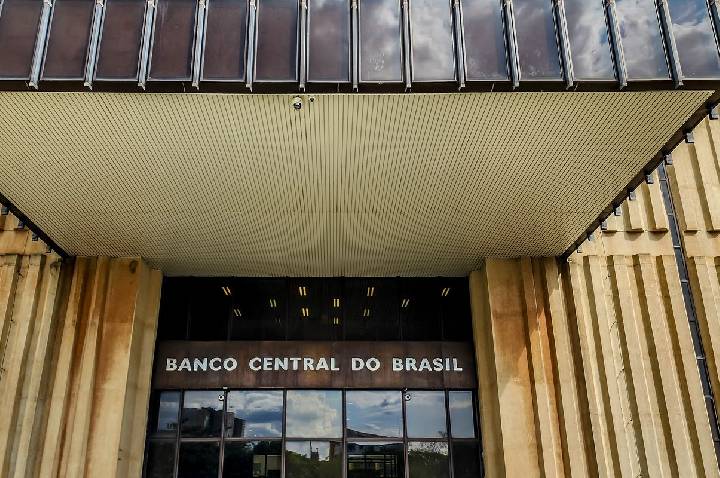 BC reduz projeção de crescimento da economia para 1,8% 