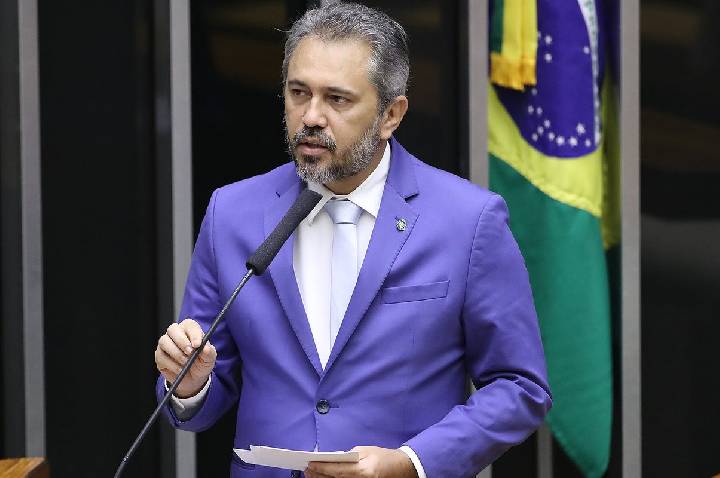 Ceará reelege Elmano governador no primeiro turno