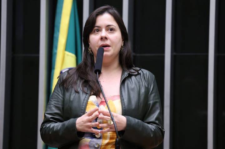 Comissão aprova projeto que obriga o governo a oferecer livros digitais gratuitos