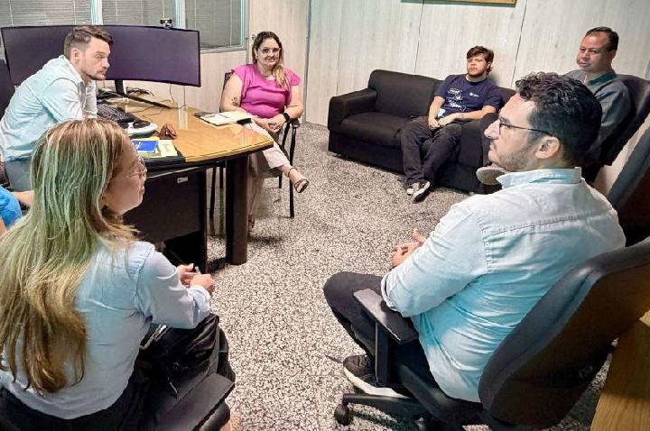 Delegado Lucas articula agendamento para emissão de identidades durante a 9ª Expobur