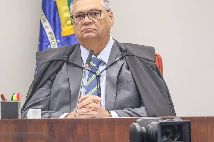 Dino determina afastamento do presidente do TCE do Maranhão 