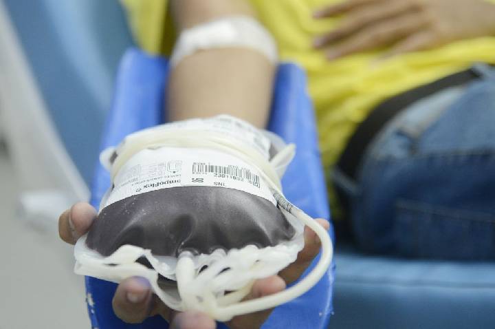 Doação de sangue: espera para quem fez tatuagem e piercing será menor