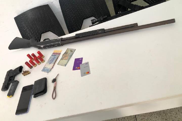 Dupla é presa após confronto com a PM e recuperação de motocicleta roubada em Campo Novo de Rondônia