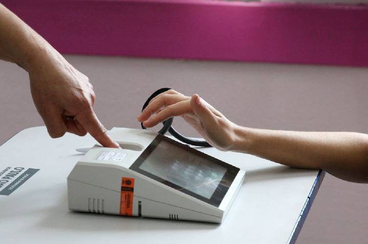Eleitor sem biometria pode votar no segundo turno das eleições