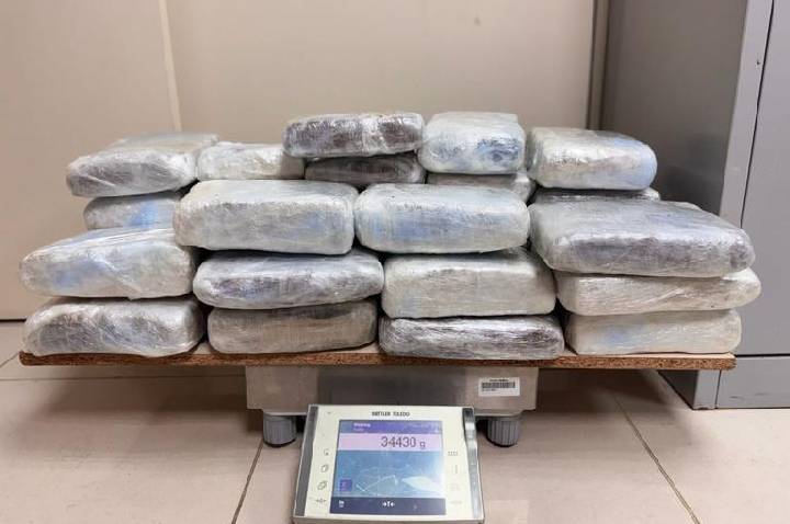 FICCO/AM apreende mais de 30 kg de droga e prende dois homens