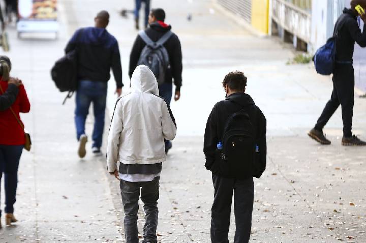 Frente fria provoca chuvas intensas em grande parte do país 