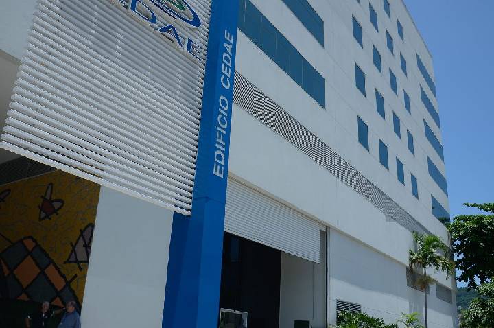 Governo do RJ identifica desvios de R$ 400 milhões na Cedae Saúde