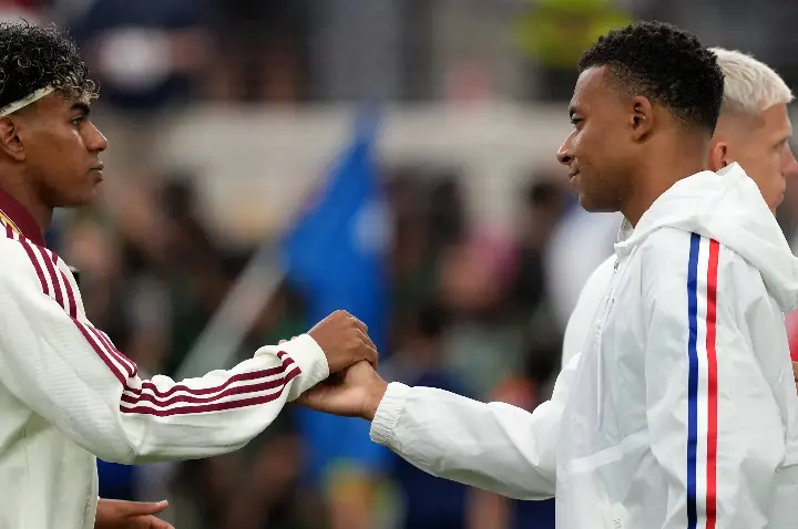 ‘Isso foi um pouco pior’: Courtois compara Yamal e Mbappé na briga pela Bola de Ouro