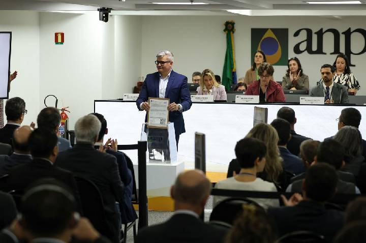 Maior leilão do pré-sal termina com sete dos 13 blocos arrematados