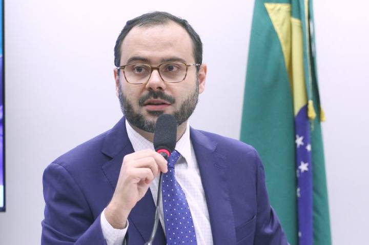 Ministro defende teto de R$ 140 mil para MEI; empresários cobram reajuste do Simples Nacional