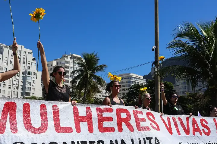 Mulheres vão às ruas pela votação do PL da Misoginia