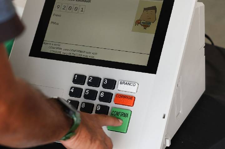 O que acontece se eu não votar? Saiba como justificar e evite multas