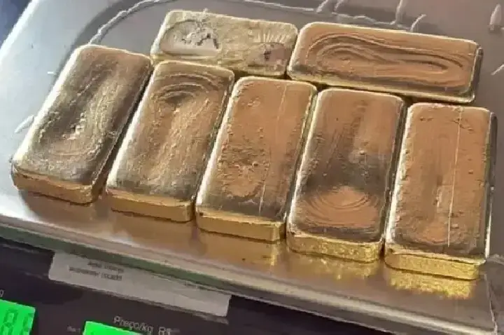 Passageiro é preso com quase 3,5 kg de ouro escondidos nos sapatos na BR-364