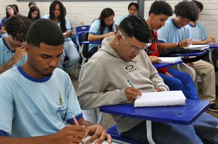 Pé-de-Meia: nascidos em novembro e dezembro recebem parcela de R$ 200