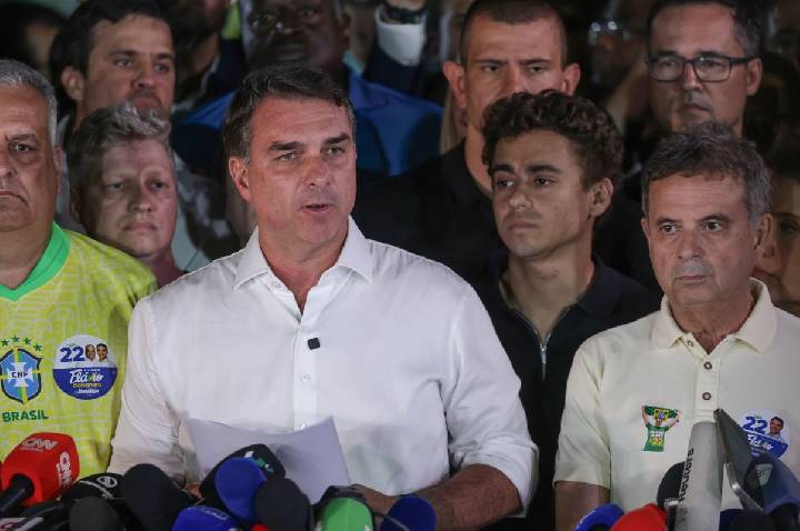 PF investiga circunstâncias da fuga de Flávio Bolsonaro do Brasil