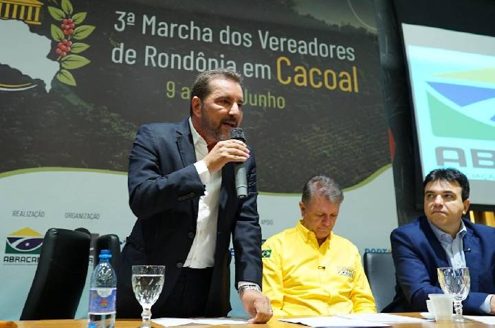 Programa educacional de Cacoal é inspirado em modelo criado por Hildon Chaves em Porto Velho