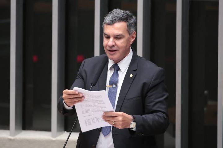Projeto limita a rolagem contínua de vídeos em redes sociais para proteger saúde mental