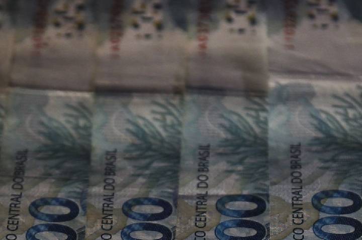 Redução de impostos e equilíbrio fiscal são prioridades, aponta CNI