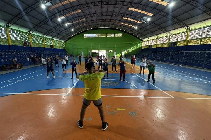 Ritmo, alegria e saúde: aulas para 60+ transformam vidas no Ginásio Dudu
