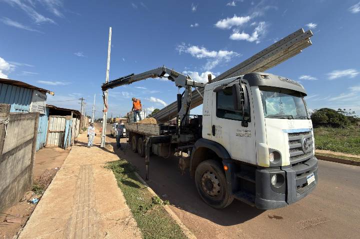 Rua Capão da Canoa recebe rede de iluminação pública pela primeira vez