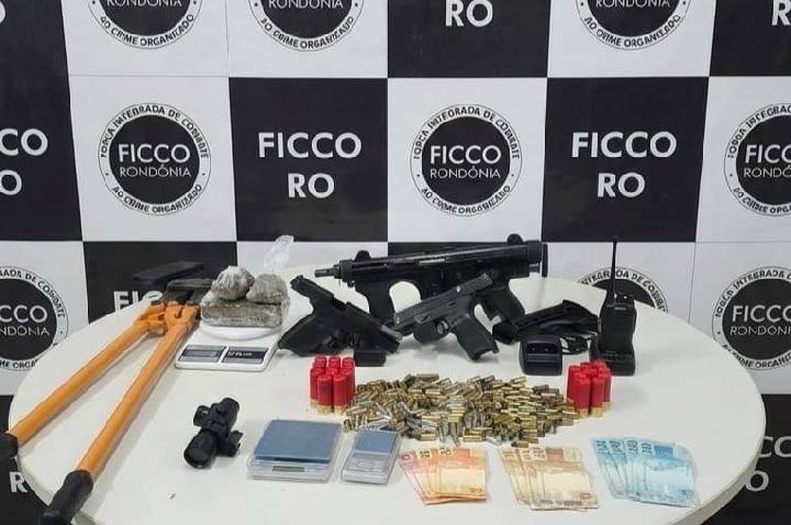 Submetralhadora e e duas pistolas são apreendidas na capital em operação das forças de segurança