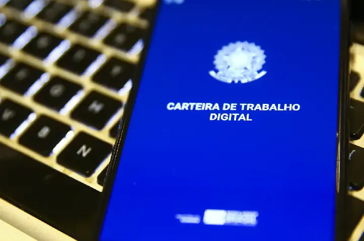 Taxa de desemprego cai para 5,3%, a menor para o trimestre até agosto