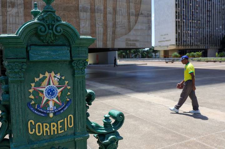 TCU cita risco fiscal dos Correios e defende compensação de custos 