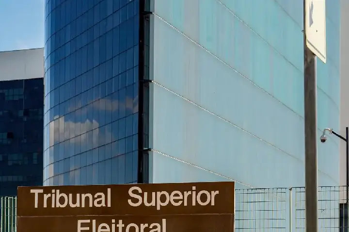 TSE forma maioria para manter retirada de posts sobre Nossa Senhora