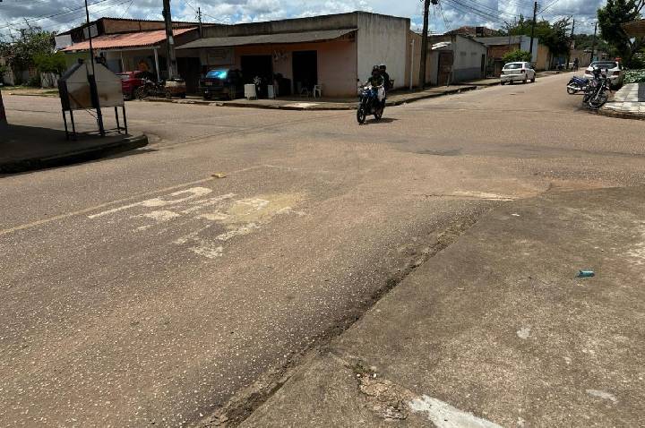 Vereador Edimilson Dourado solicita e prefeitura inicia reforço na sinalização viária