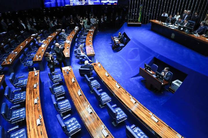 Votos para o Senado exigem atenção redobrada do eleitor