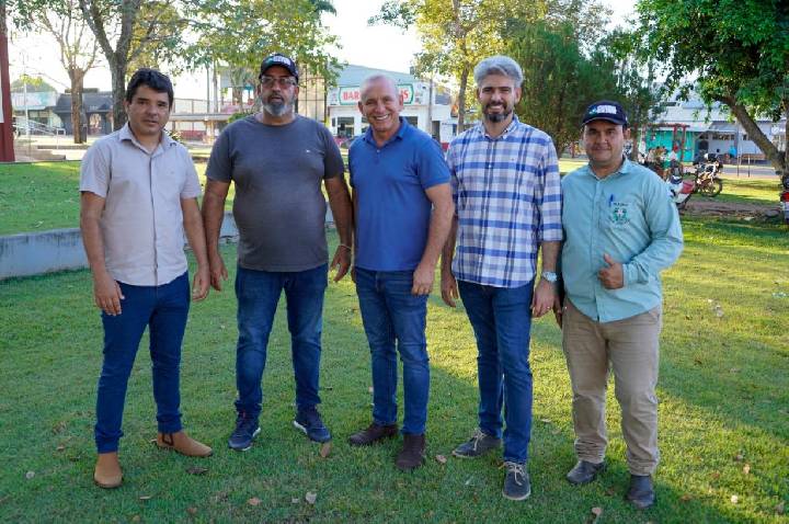 Wiveslando Neiva destaca importância das lousas digitais para fortalecer a aprendizagem nas escolas de Corumbiara