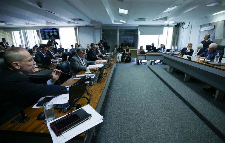 CCJ do Senado suspende demarcação de terras indígenas em SC