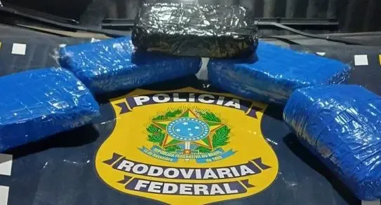 PRF apreende droga em ônibus de viagem interestadual