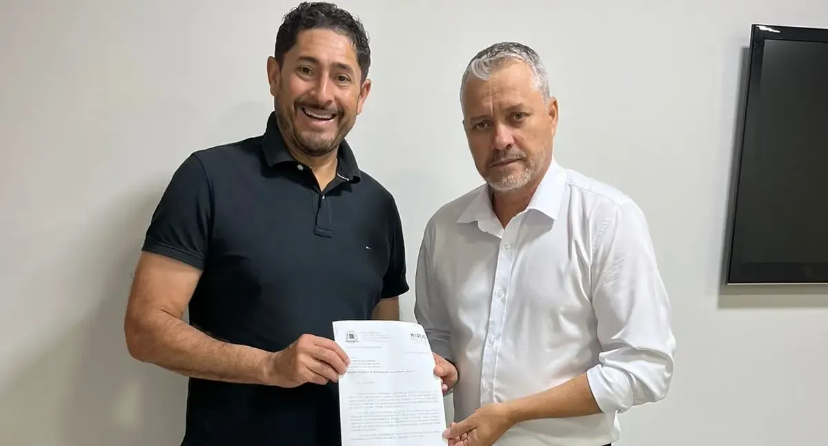 Vereador Márcio Pacele se reúne com secretário adjunto da Semed para discutir demandas de Extrema