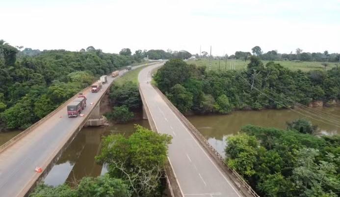 Estacionar no acostamento será proibido durante interdição da ponte sobre o rio Candeias