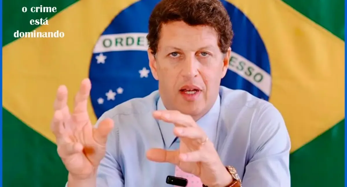 Salles protesta contra o aparelhamento, denunciando a relação entre instituições e o crime organizado