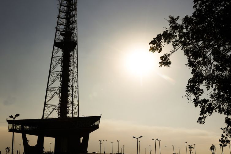 Inmet emite alerta laranja para baixa umidade no DF e mais 6 estados