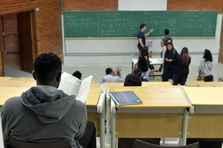 Licenciaturas: formandos devem preencher formulário até 25 de outubro