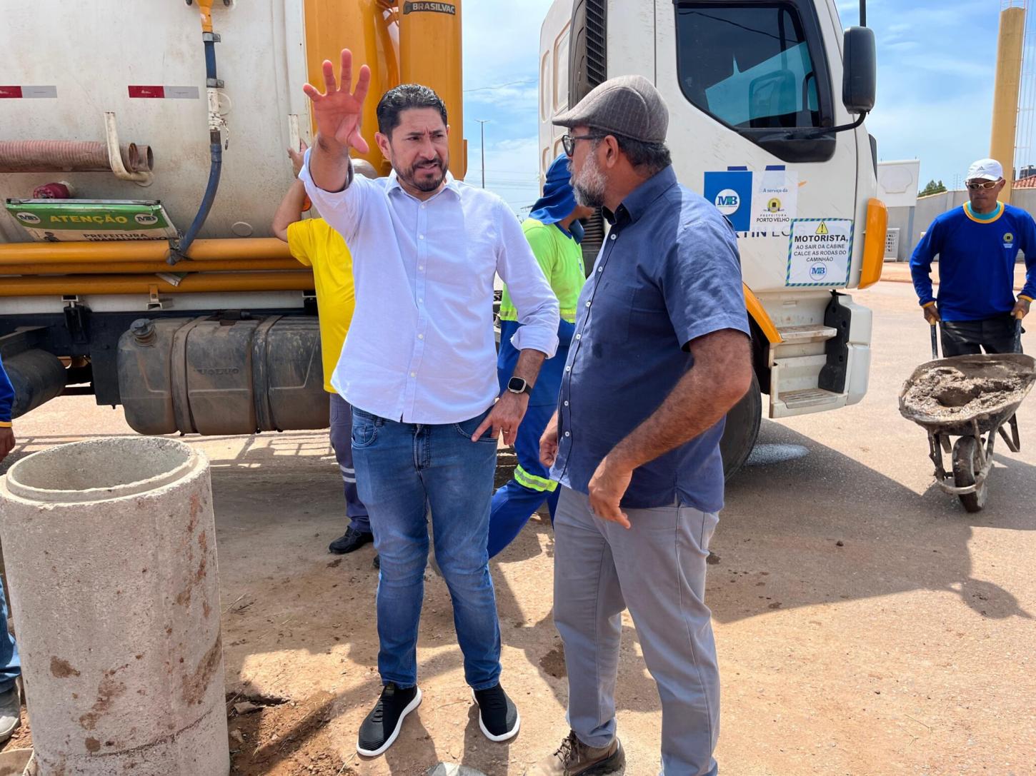 Márcio Pacele fiscaliza desobstrução de drenagem no Agenor de Carvalho: pedido de providência atende moradores que sofriam com alagações