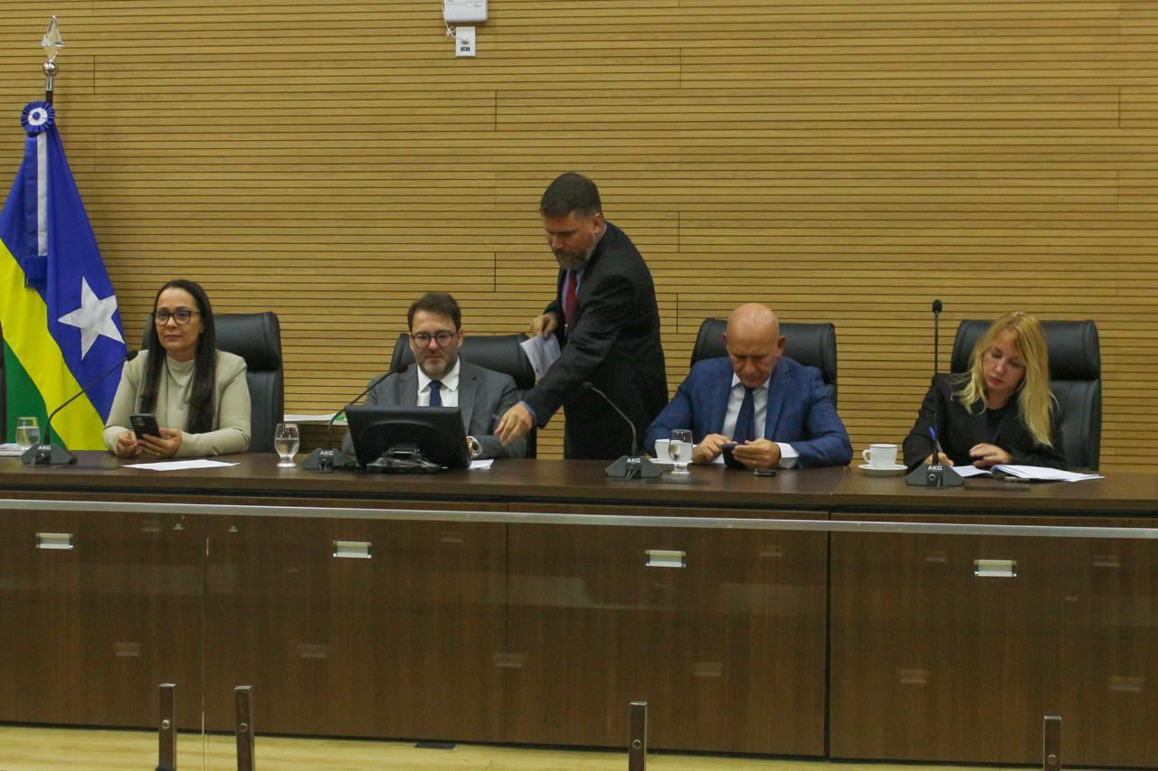 Assembleia Legislativa aprova alteração na LDO para garantir benefícios a servidores e valorização do Iperon