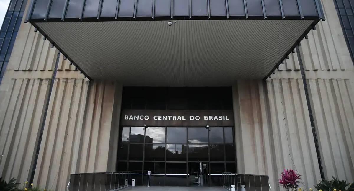 Mercado financeiro reduz previsão de inflação para 4,72% em 2025