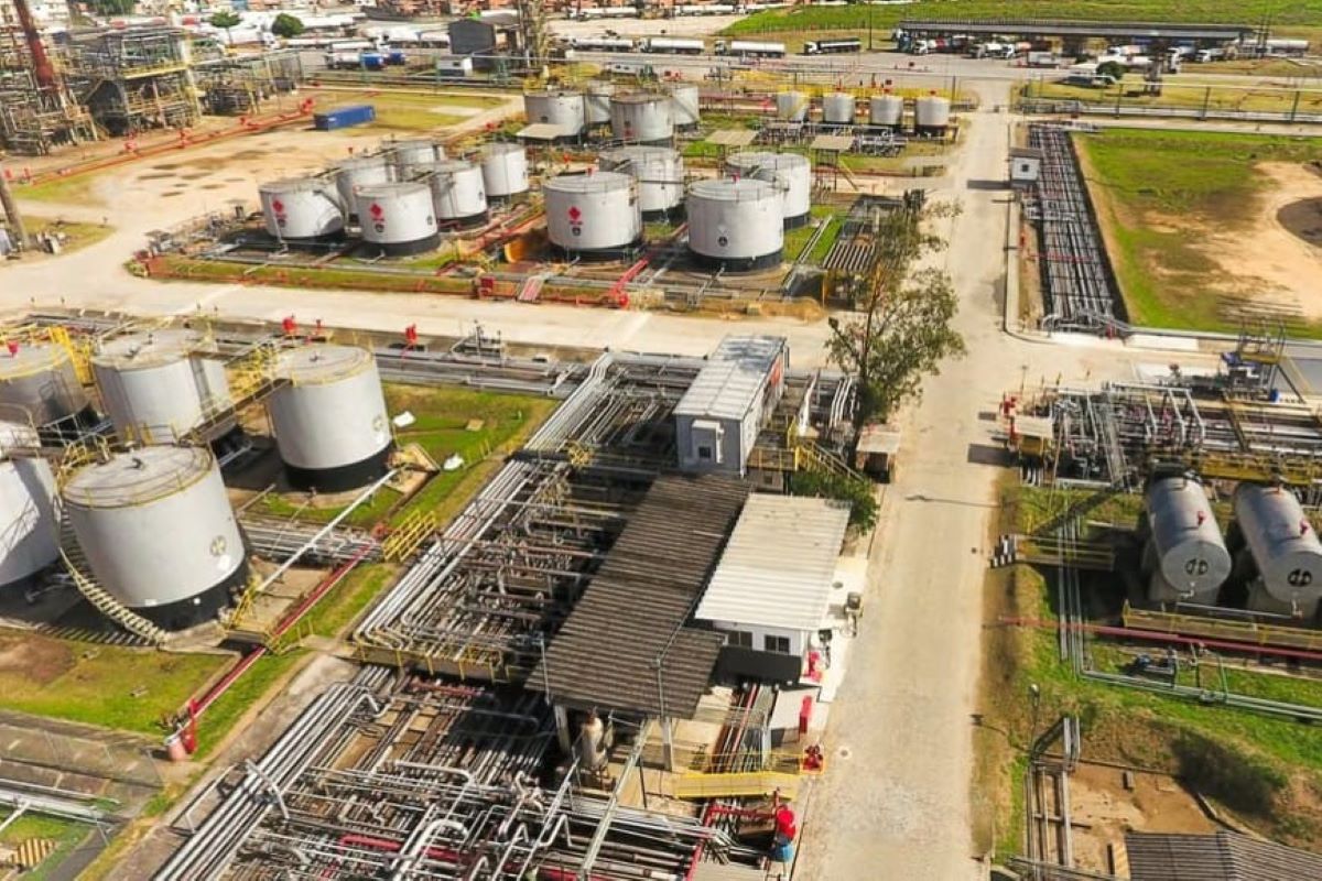 Refinaria alvo de megaoperação deve mais de R$ 26 bilhões em impostos