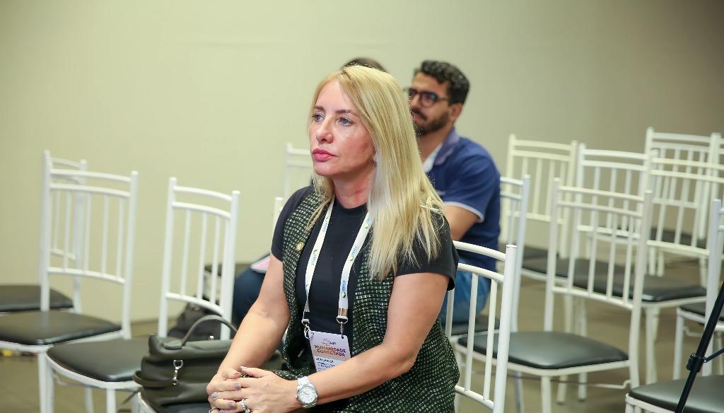 Ieda Chaves acompanha debates sobre IA e clima na 28ª Conferência da Unale em Bento Gonçalves