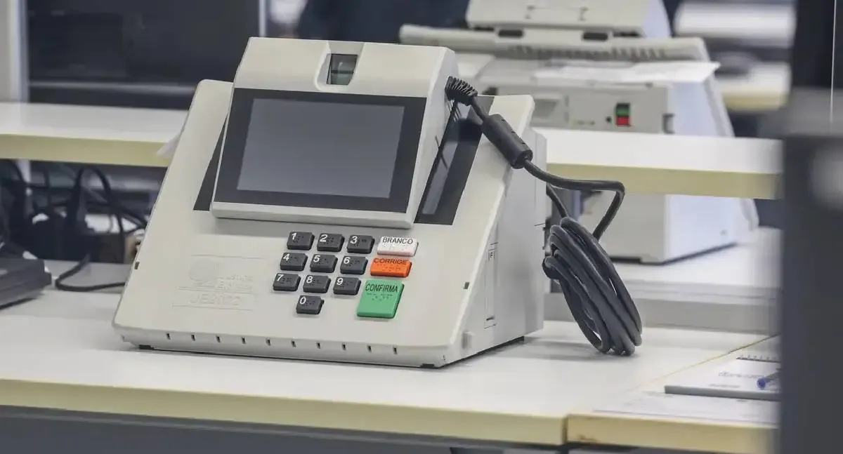 TSE conclui teste público de segurança das urnas eletrônicas para 2026