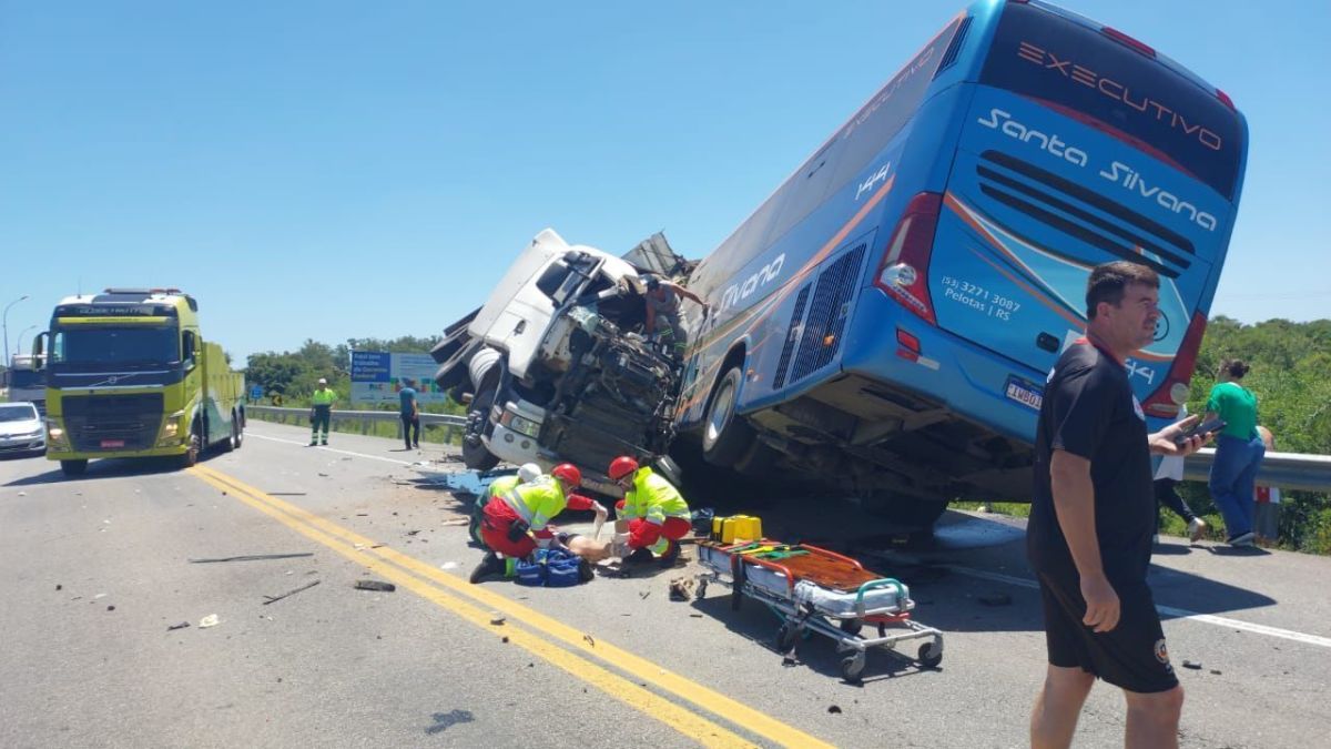 Acidente em Pelotas: além das vítimas fatais, 11 seguem feridas