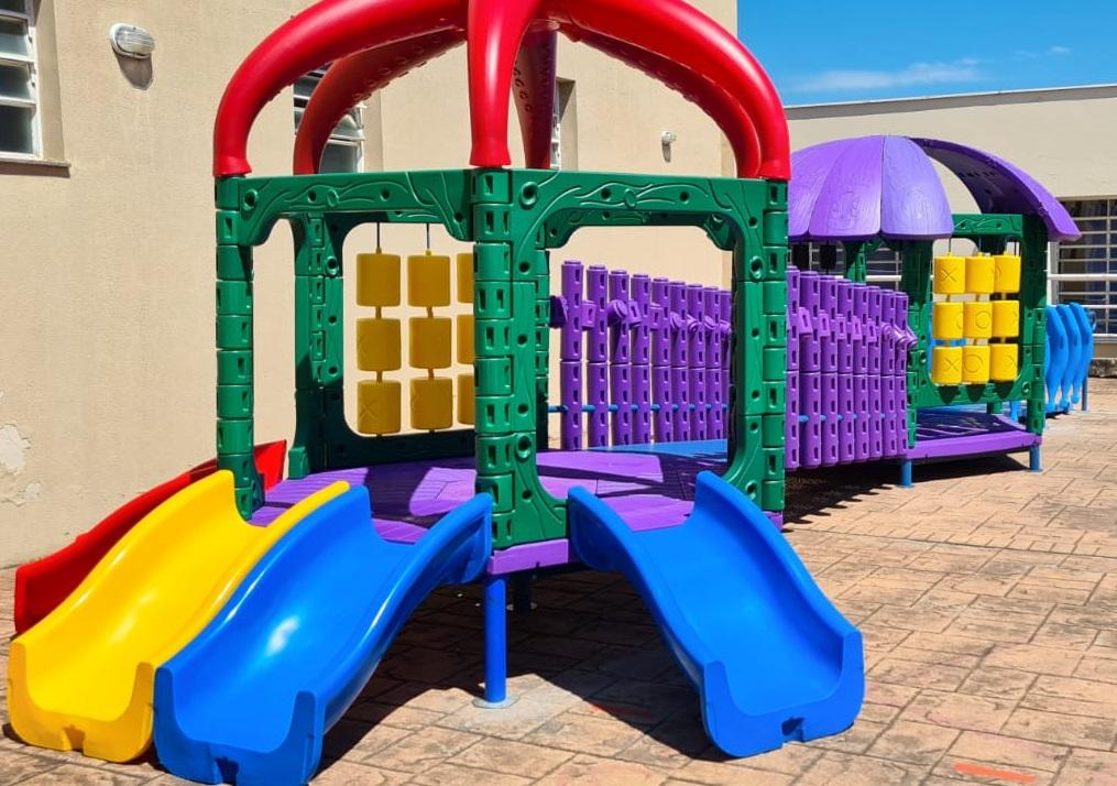 Deputado Delegado Lucas destina R$ 120 mil para instalação de playgrounds em escolas de Buritis