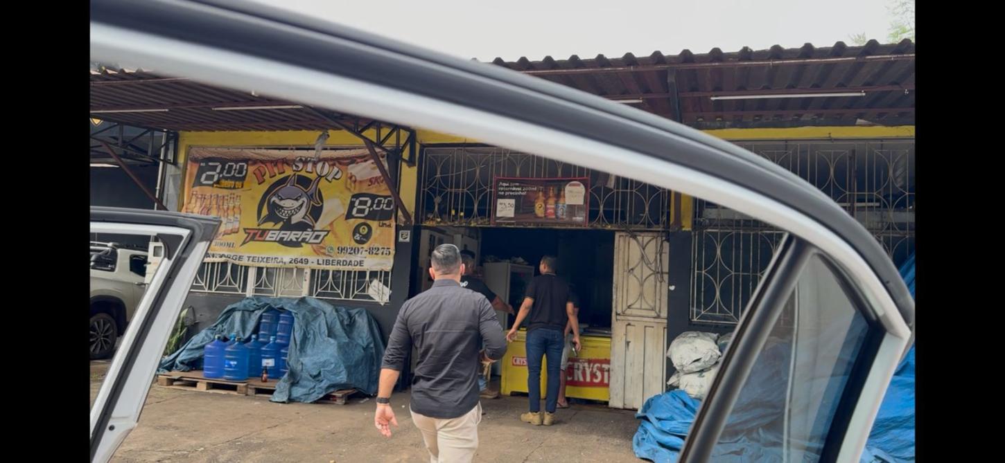 Secretário de Segurança flagra homem armado em distribuidora no centro