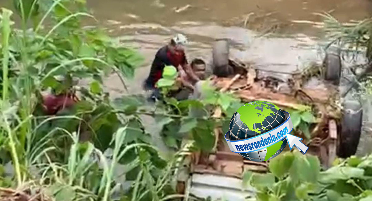 Carro com dois idosos caiu em córrego após falha no freio durante descida