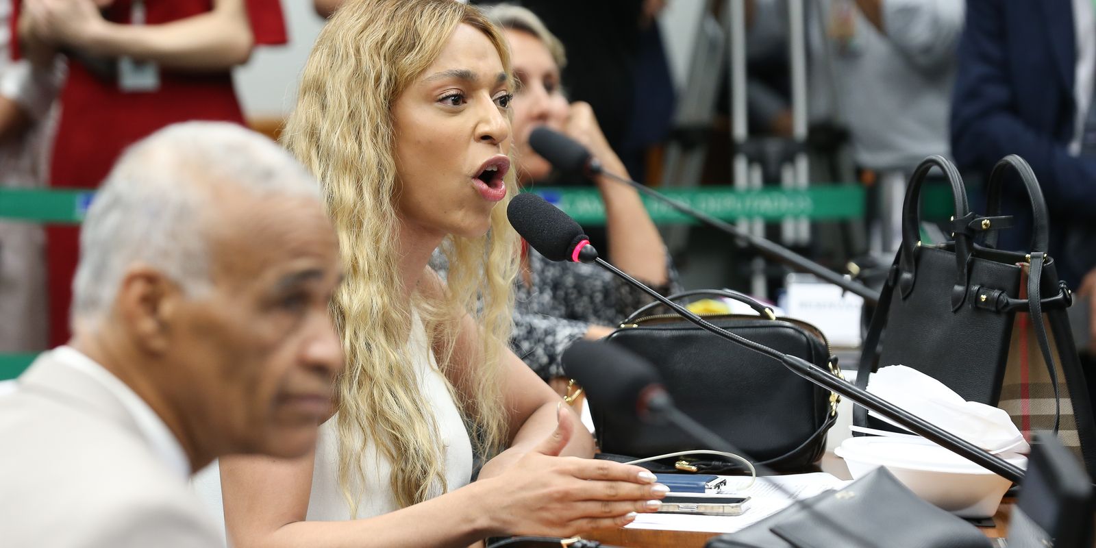 MPF pede condenação de Ratinho e SBT por falas contra Erika Hilton 